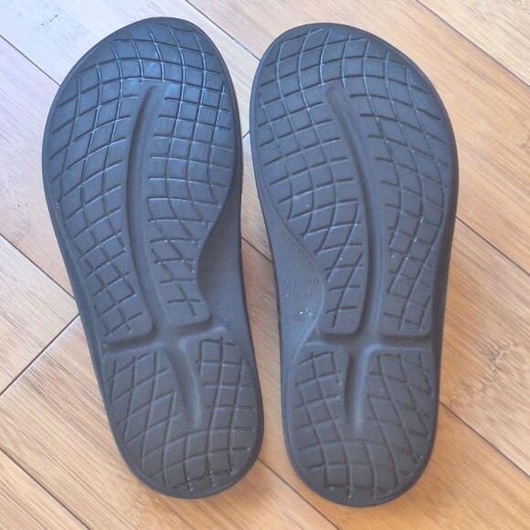 OOFOS Men's 9 Black Recovery Sandals Thongs Flip Flops Unisex (11 women) - Picture 11 of 11